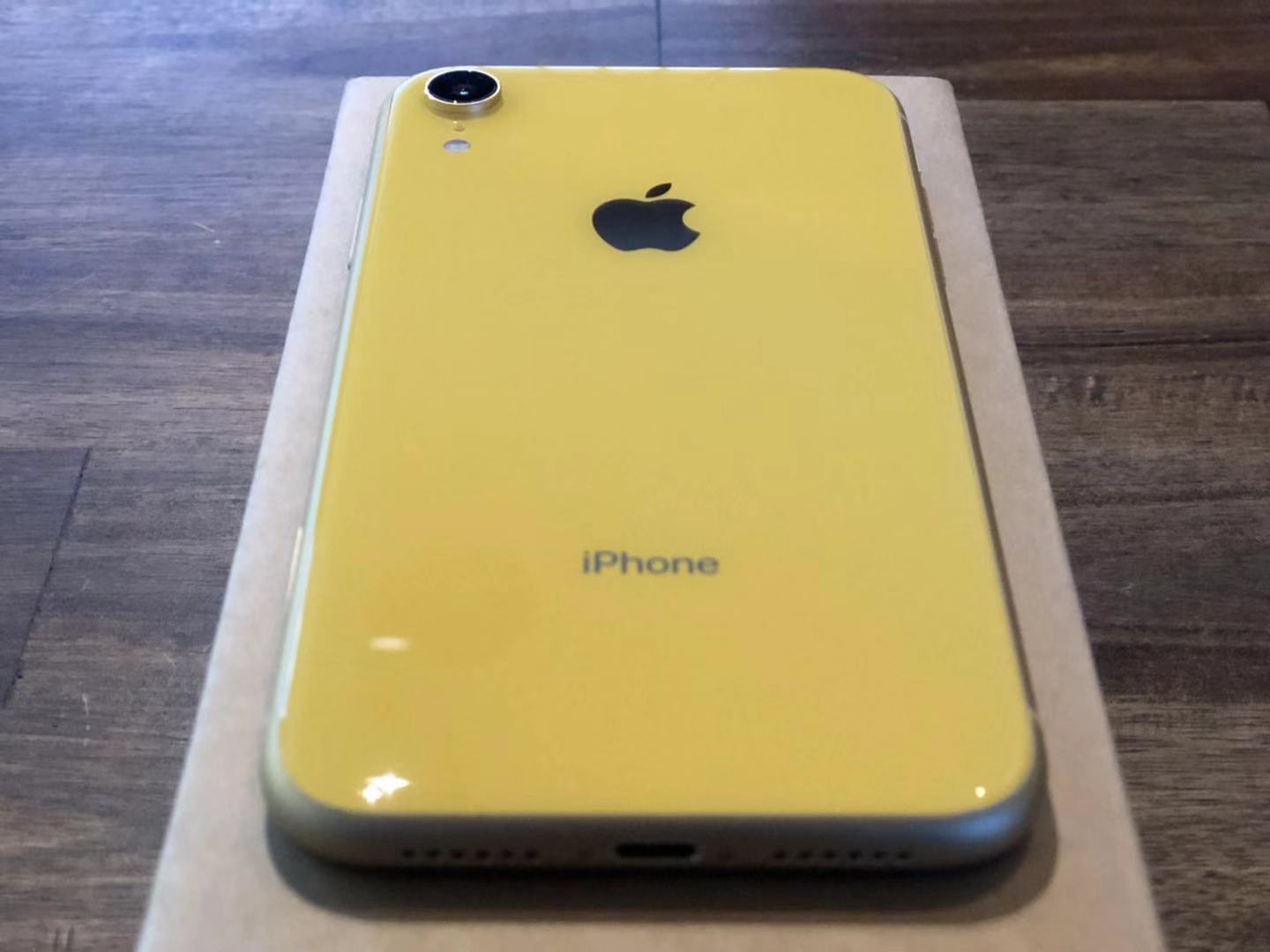 iPhone XR 128GB イエロー Apple iPhone XR, Yellow, 128 GB - de la 649 lei