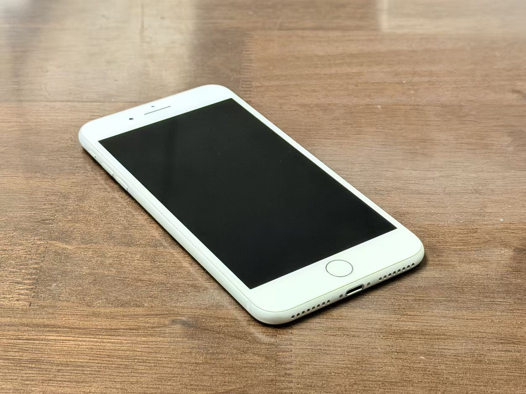iPhone 8 Plus 64GB Silver Excellent Grade 100% Battery Special