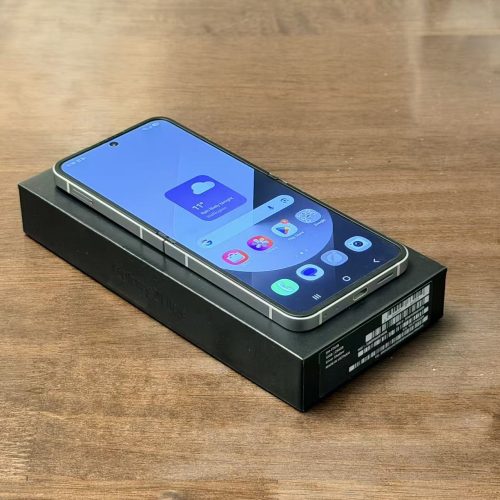 Samsung Galaxy Z Flip6 256GB Silver Shadow Like New with Samsung Box & Free Case Special Deal - Image 3