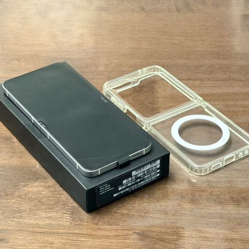 Samsung Galaxy Z Flip6 256GB Silver Shadow Like New with Samsung Box & Free Case Special Deal - Image 4