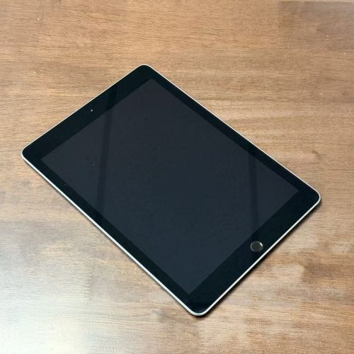 iPad 6 9.7 32GB Space Grey ( Wi-Fi ) A1893 Excellent Grade Special Deal - Image 2