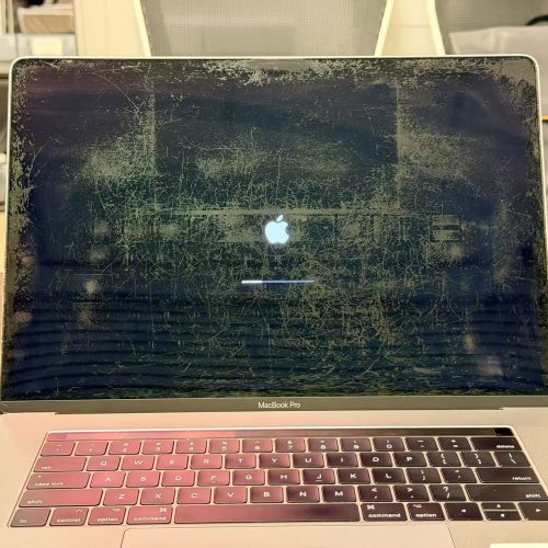 Macbook Pro 15 inch 2016 1TB 16GB RAM Space Grey Good Grade A1707 - Image 3