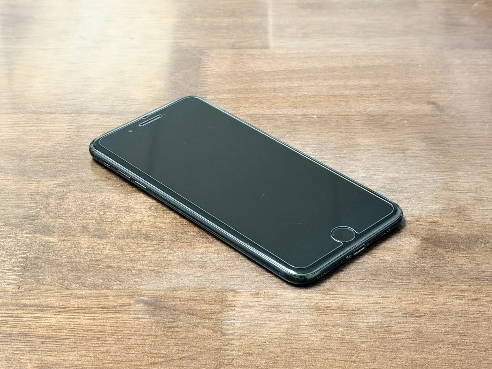 iPhone 7 Plus 128GB Jet Black Good Grade with Free Screen