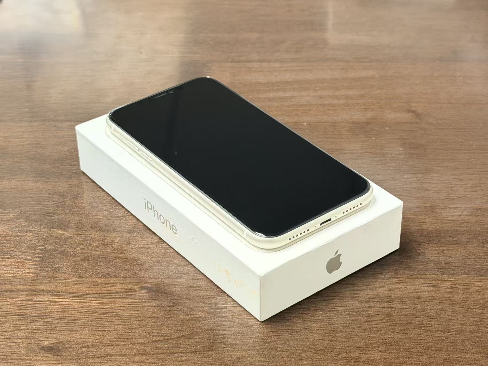 Apple iPhone 11 64GB White A Grade
