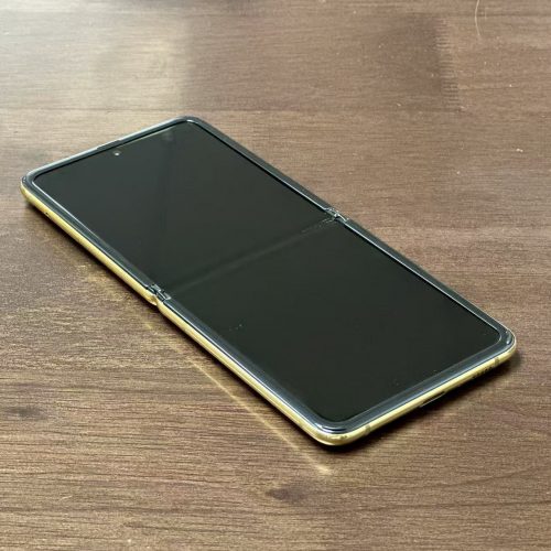 Samsung Galaxy Z Flip 256GB Mirror Gold Excellent Grade Special Deal - Image 2