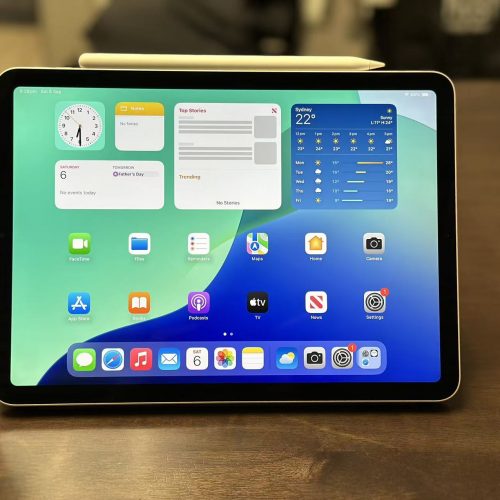 iPad Air 5 256GB Starlight Wi-Fi M1 A2588 Excellent Grade with Apple Pencil & Flip Case - Image 2