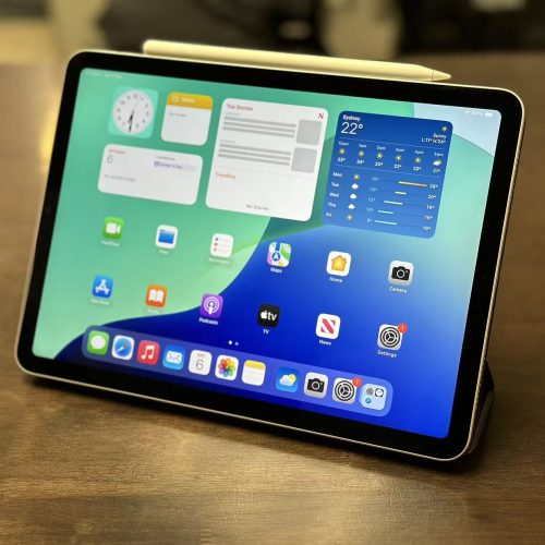 iPad Air 5 256GB Starlight Wi-Fi M1 A2588 Excellent Grade with Apple Pencil & Flip Case - Image 4