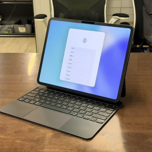 iPad Pro 13 inch M4 (2024) 512GB Space Black Wi-Fi A2925 Excellent Grade with Apple Magic Keyboard , Screen Protector & Free Case - Image 4