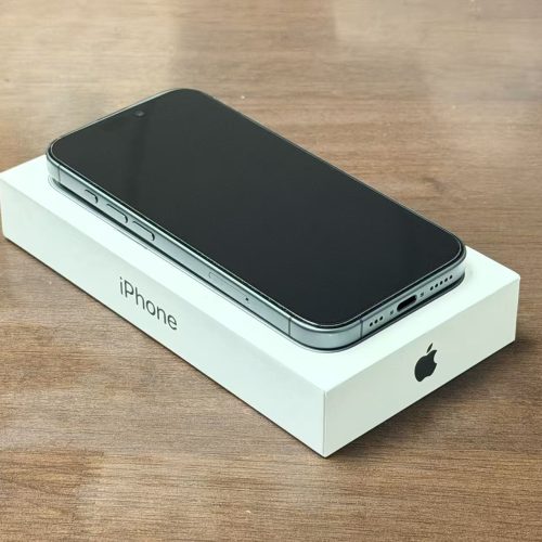 iPhone 17 256GB Black Brand New Condition with Apple Box & Free Case 100% Battery - Image 3