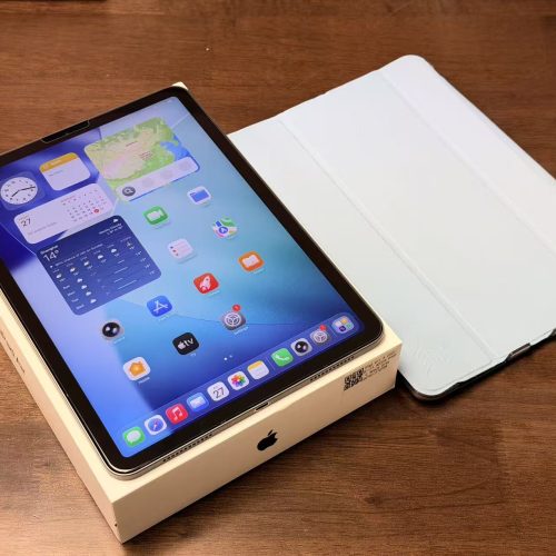 iPad Air 4 64GB Wi-Fi Space Grey A2316 Excellent Grade with Apple Box & Flip Case + Screen Protector - Image 4