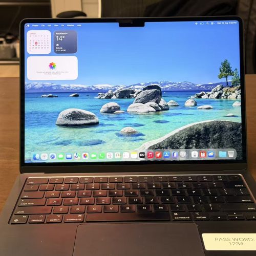 MacBook Air 2022 13 inch M2 chip 256GB SSD Midnight Good Grade Special Deal - Image 8