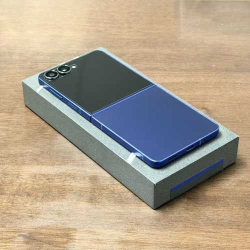 Samsung Galaxy Z Flip7 256GB Blue Shadow Like New with Samsung Box Special Deal - Image 3