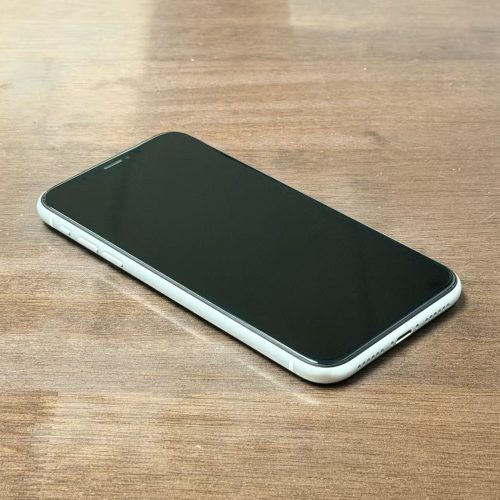 iPhone XR 128GB White Like New 100% Battery Special Deal - Image 2