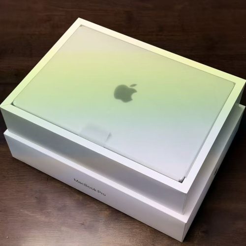 MacBook Pro 14 inch with M5 Chip 16GB RAM 1TB SSD Silver Brand New Condition with Apple Box - Image 3