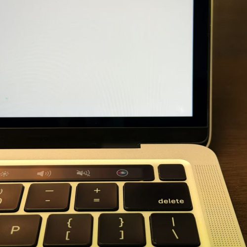 Macbook Pro 13 inch 2020 M1 512GB 8GB RAM Silver Excellent Grade Special Deal - Image 3