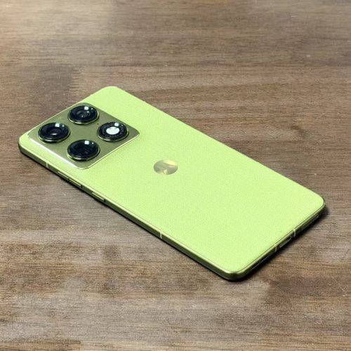 Motorola Moto Signature 5G 256GB PANTONE Martini Olive Dual SIM Like New with Free Case Special Deal - Image 3