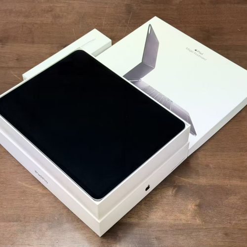 iPad Pro 13 inch M5 (2025) 256GB Space Black Wi-Fi Like New with Apple Box + Apple Magic Keyboard + Apple Pencil Pro - Image 3